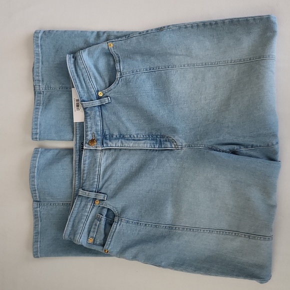 INC - Picture 3 of 5